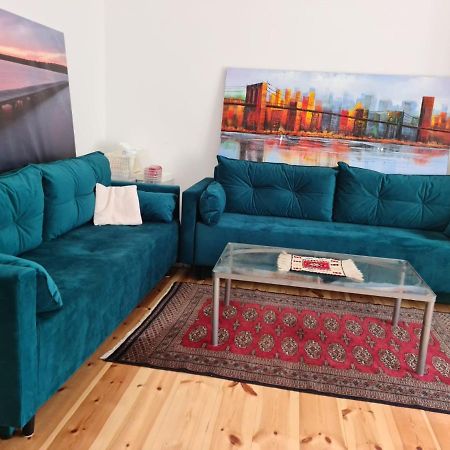 Nana-Eg-80M2 Sanierter Altbau-Parkplatz-Kleiner Garten-Wlan-Netflix-2Zimmer-Kueche-Dusche-Wanne-Waschmaschine Oberhausen  Exterior foto