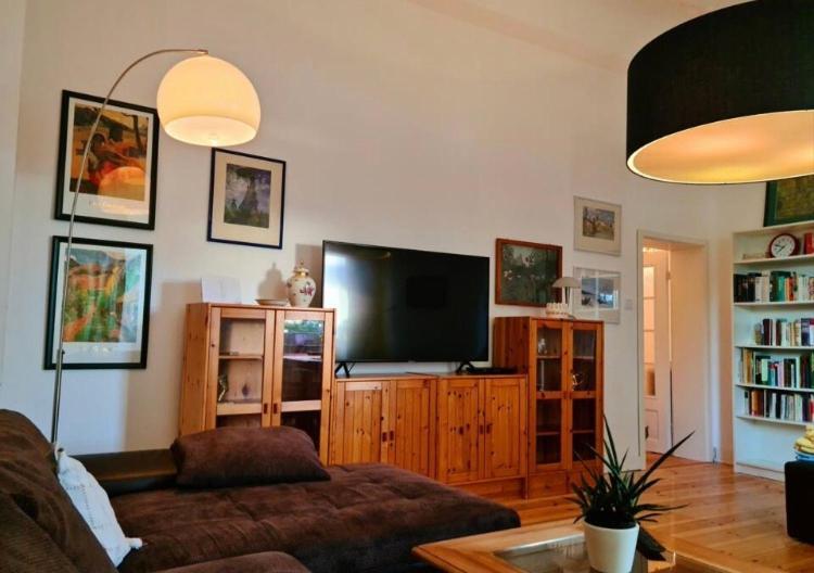 Nana-Eg-80M2 Sanierter Altbau-Parkplatz-Kleiner Garten-Wlan-Netflix-2Zimmer-Kueche-Dusche-Wanne-Waschmaschine Oberhausen  Exterior foto