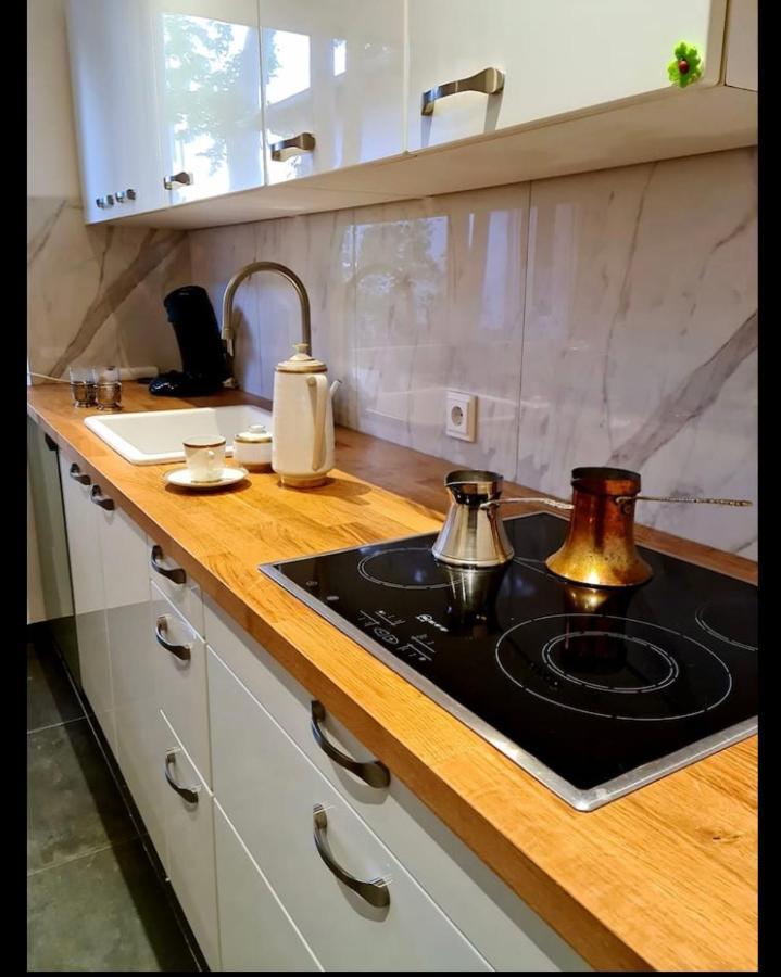 Nana-Eg-80M2 Sanierter Altbau-Parkplatz-Kleiner Garten-Wlan-Netflix-2Zimmer-Kueche-Dusche-Wanne-Waschmaschine Oberhausen  Exterior foto